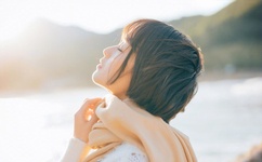 用电动玩具玩自己